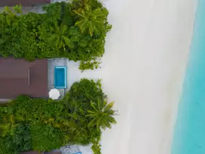 Lagoon Beach Villa with Pool